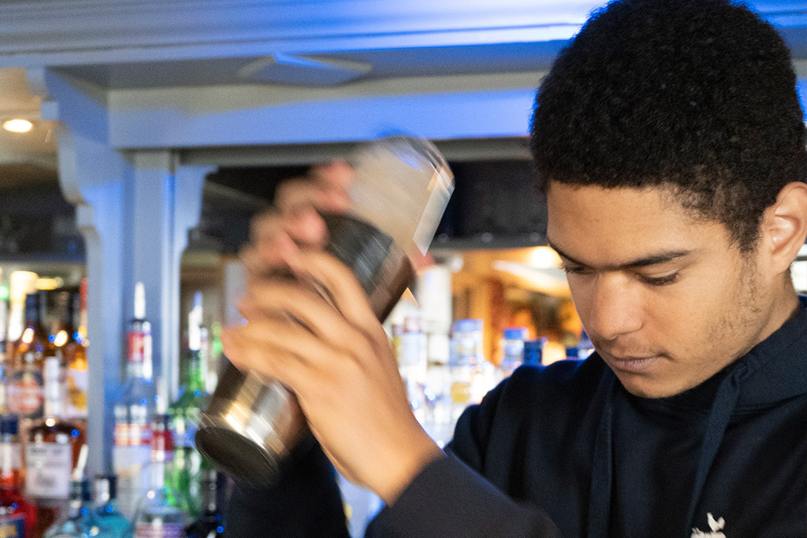 Blues smoke house opens in Newbury<br />
Ref: 40-0721